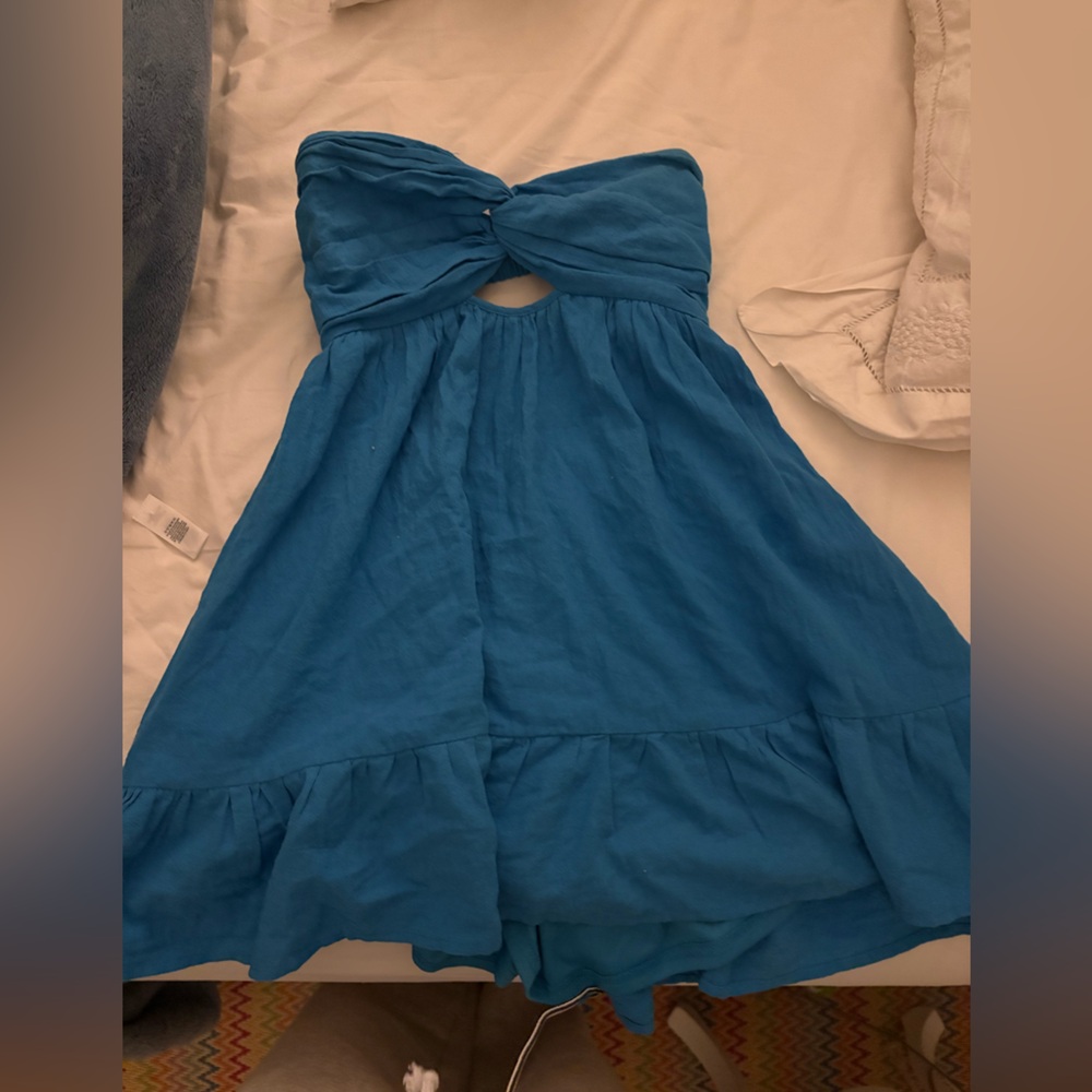 Blue strapless summer dress with cutout and cute back